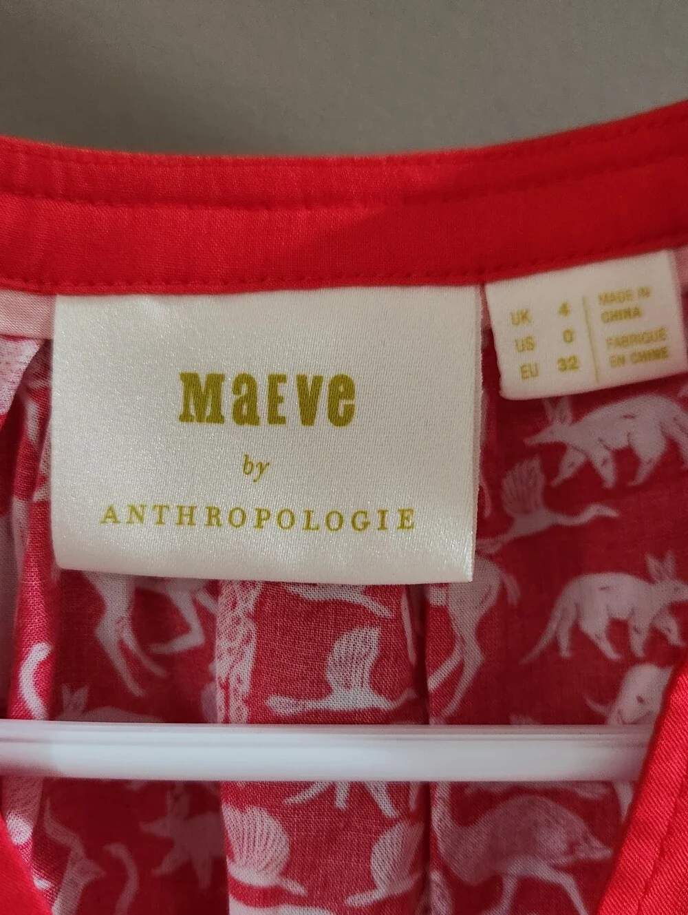 Maeve Anthropologie Top Women 4 Red Safari Zoo Animal Print Lion Giraffe Meerkat - Picture 2 of 4